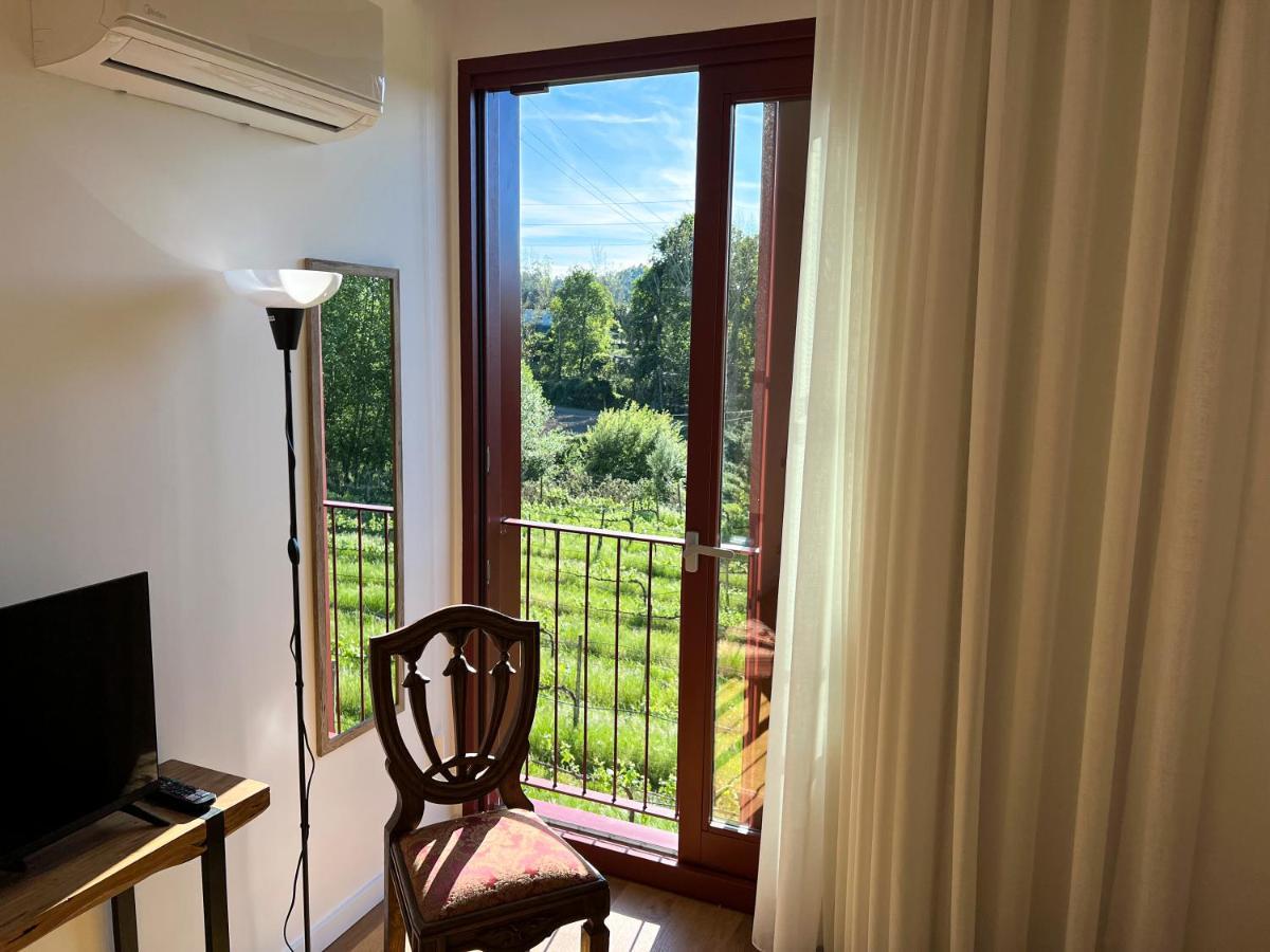 Quinta De Chousas - - *