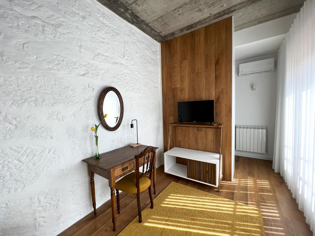 Quinta De Chousas - - *